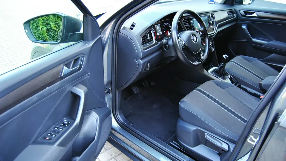 VOLKSWAGEN T-ROC -
