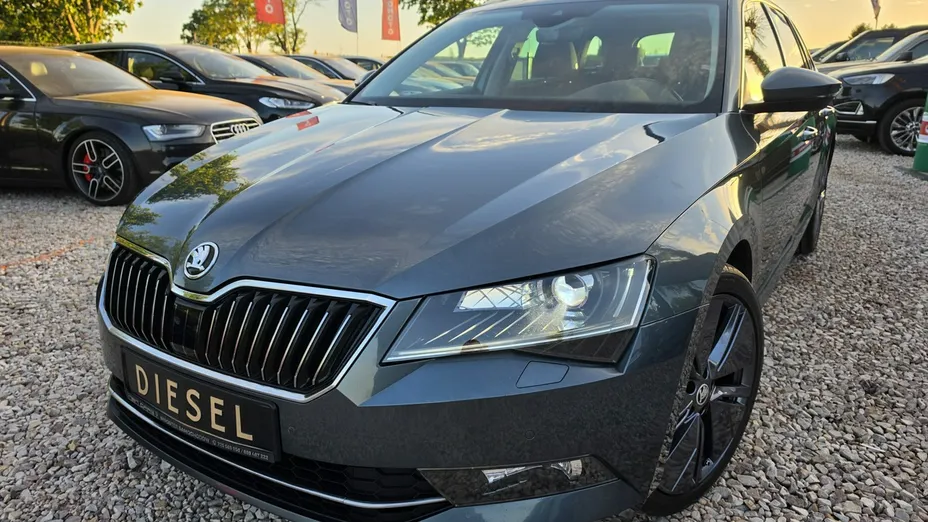 SKODA Superb -