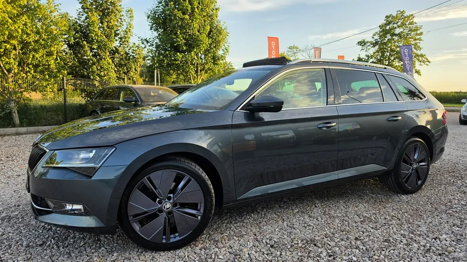 SKODA Superb -