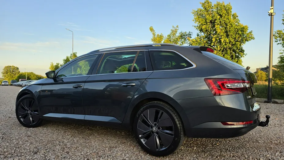 SKODA Superb -
