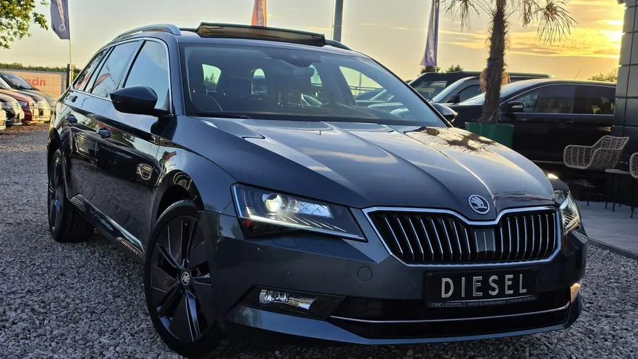 SKODA Superb -