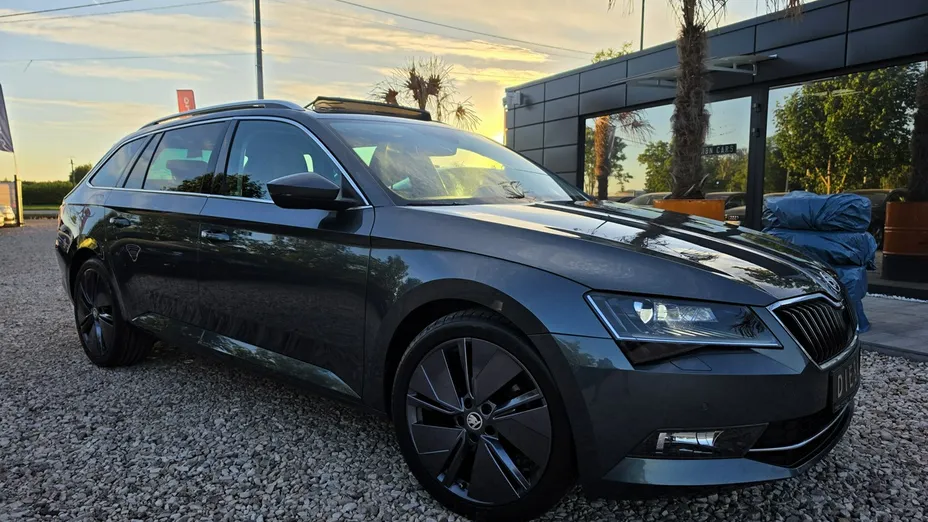 SKODA Superb -