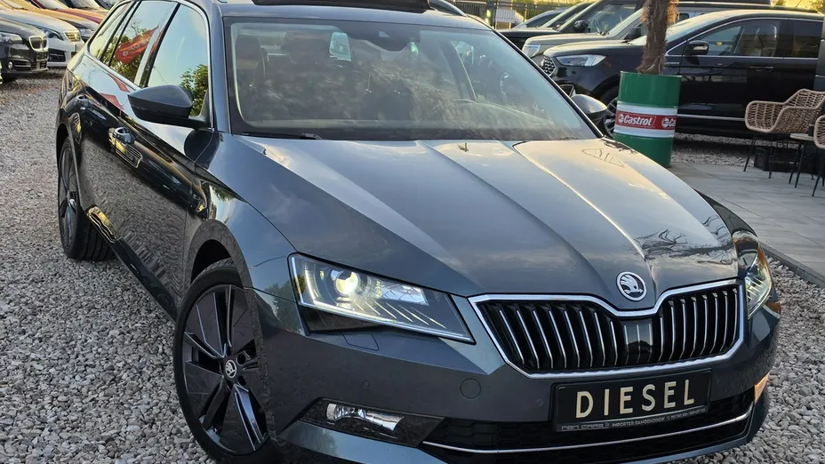 SKODA Superb -