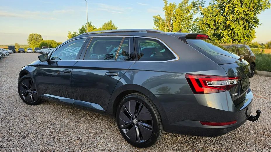 SKODA Superb -