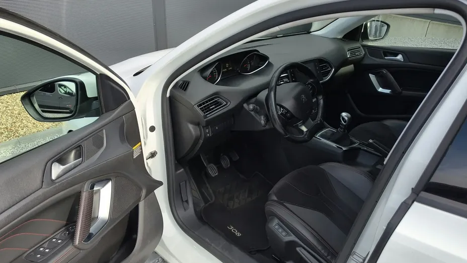 PEUGEOT 308 -