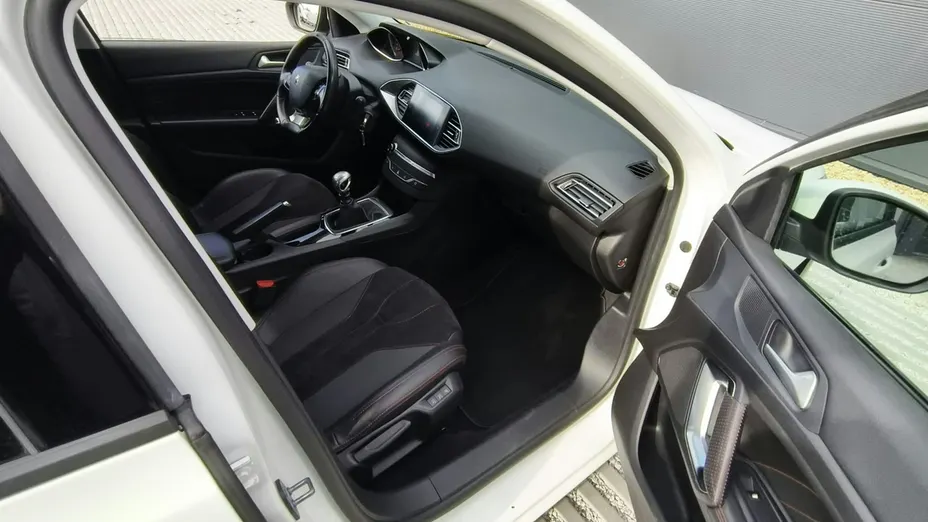 PEUGEOT 308 -