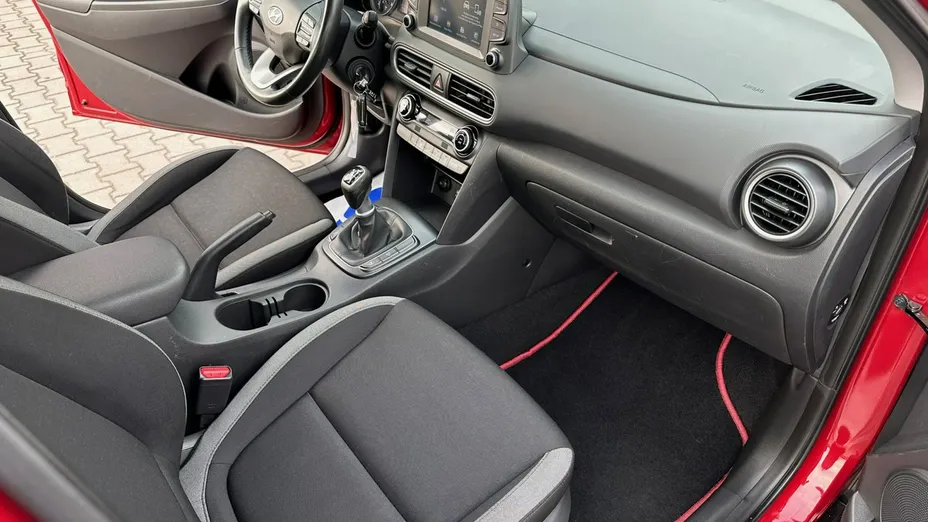HYUNDAI Kona -