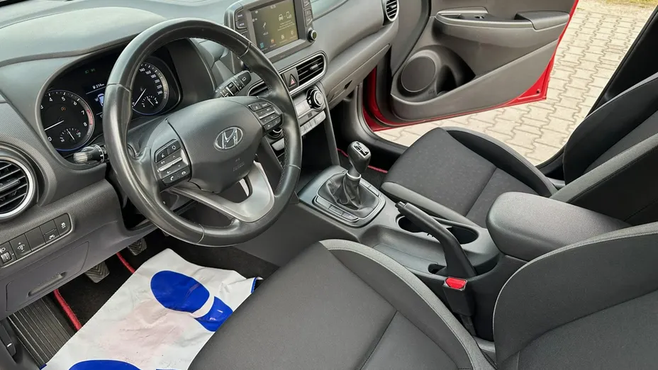 HYUNDAI Kona -