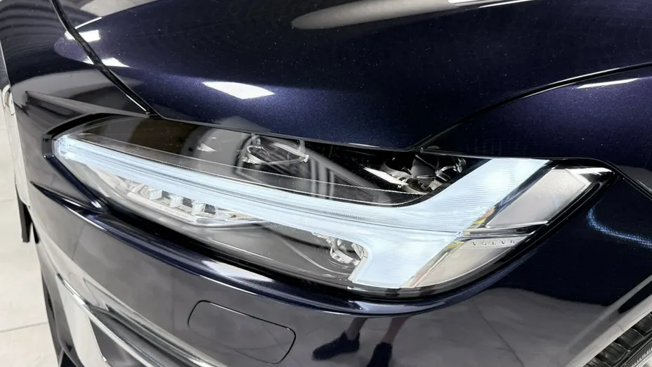 VOLVO V90 -
