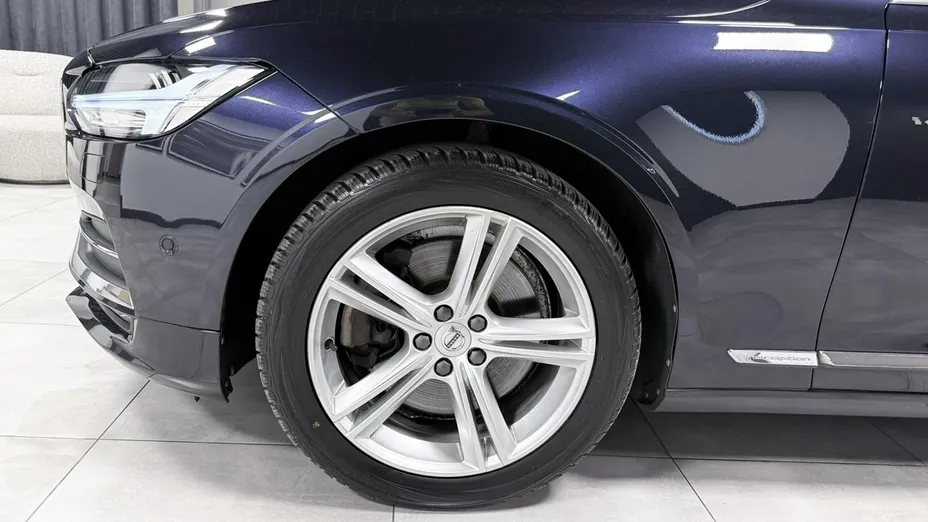 VOLVO V90 -