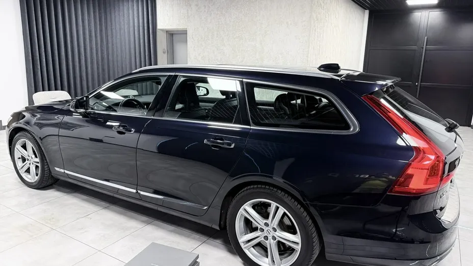 VOLVO V90 -