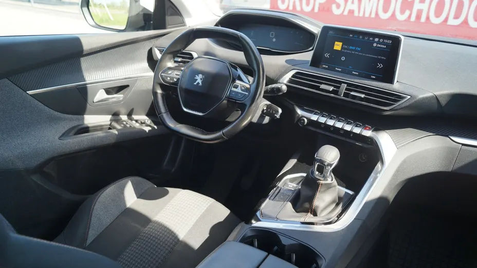 PEUGEOT 3008 -