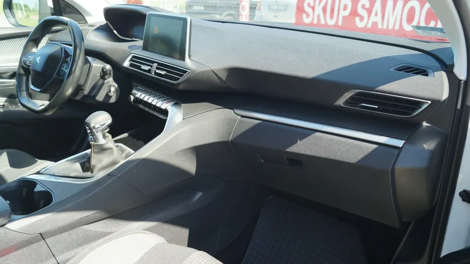 PEUGEOT 3008 -