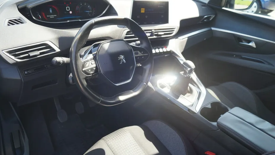PEUGEOT 3008 -