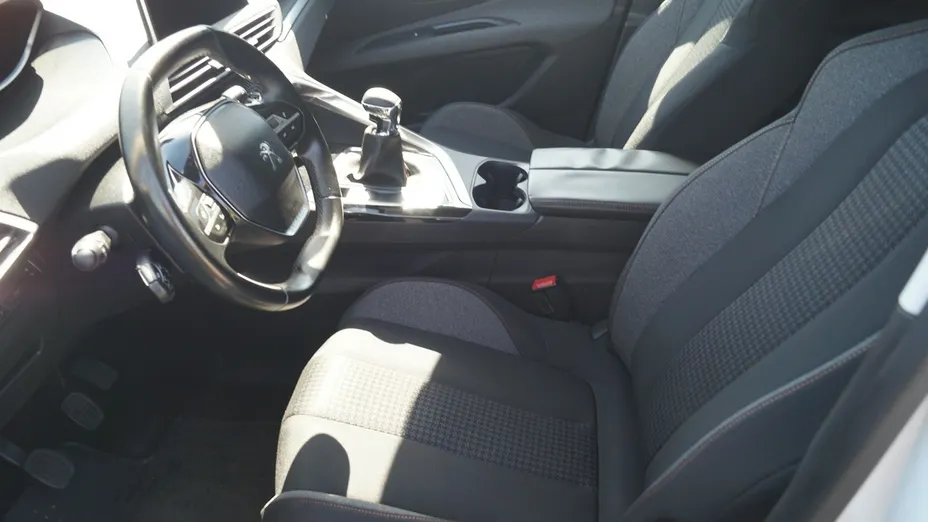 PEUGEOT 3008 -
