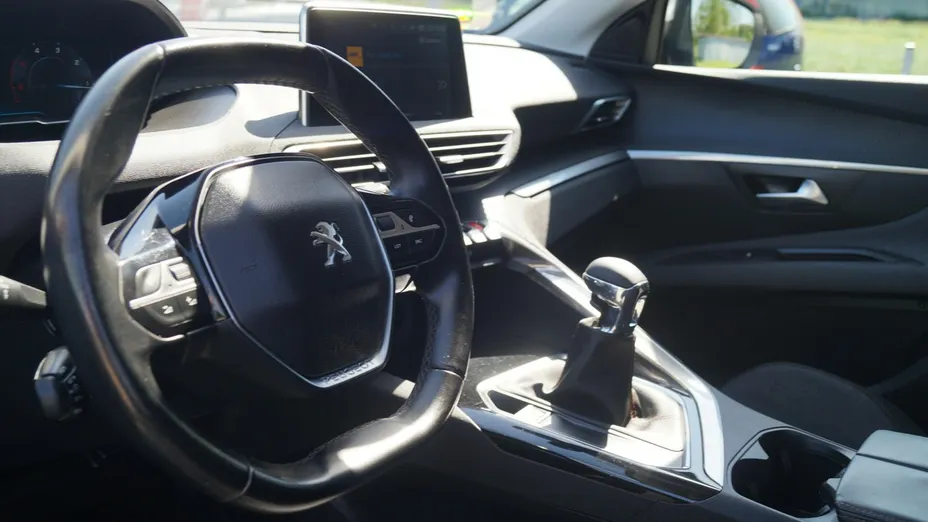 PEUGEOT 3008 -