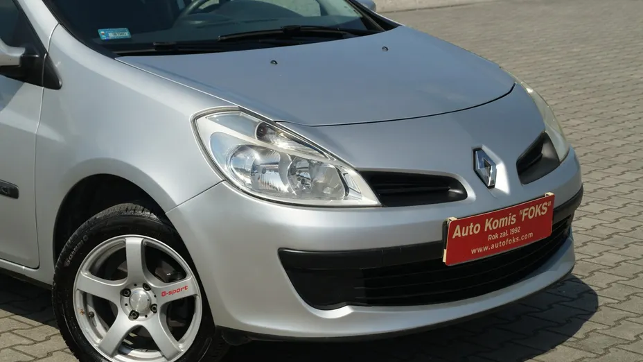 RENAULT Clio -
