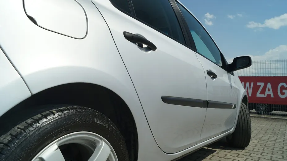 RENAULT Clio -