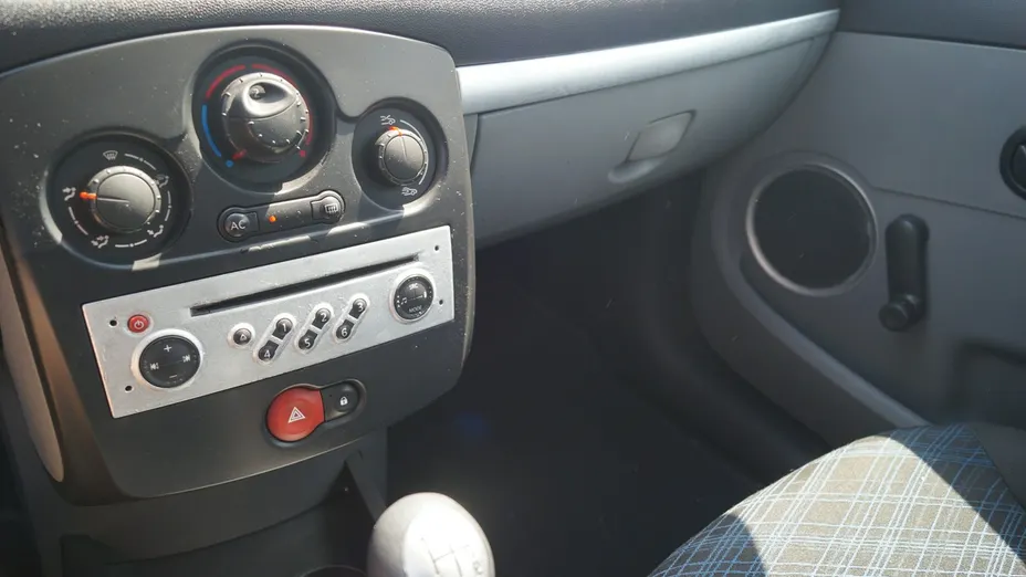 RENAULT Clio -