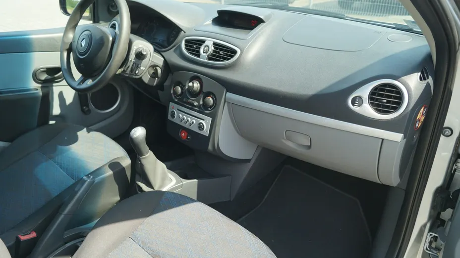 RENAULT Clio -