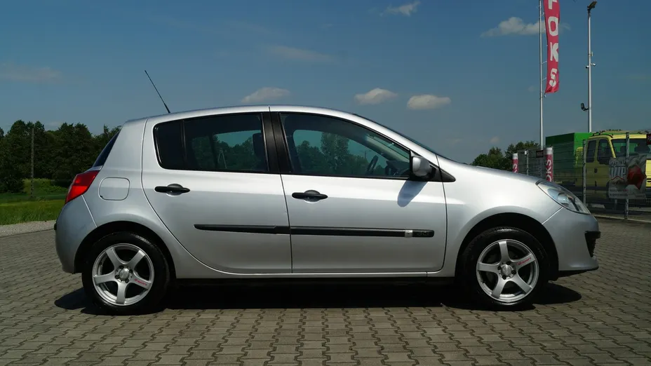 RENAULT Clio -