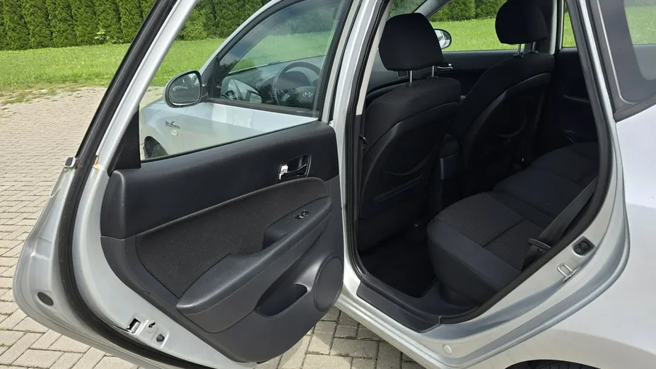 HYUNDAI i30 -