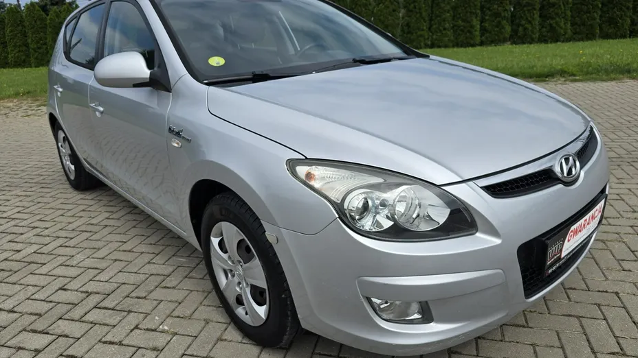 HYUNDAI i30 -