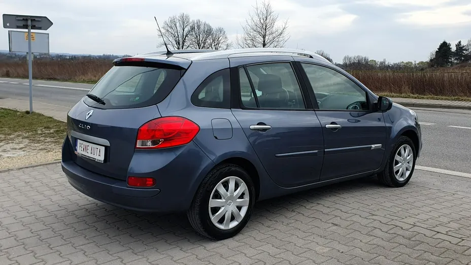 RENAULT Clio -