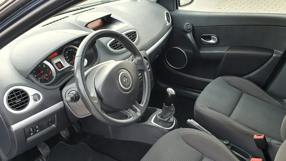 RENAULT Clio -