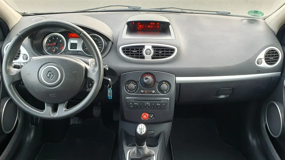 RENAULT Clio -
