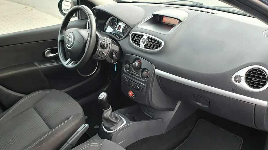 RENAULT Clio -