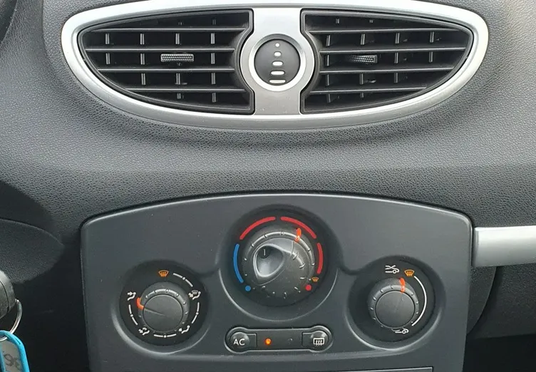 RENAULT Clio -