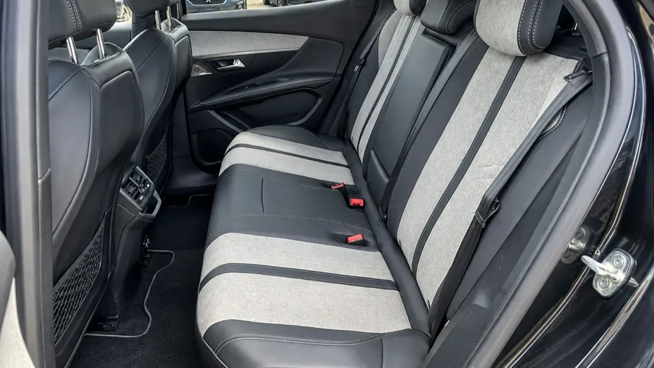 PEUGEOT 3008 -