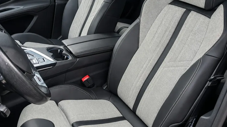 PEUGEOT 3008 -