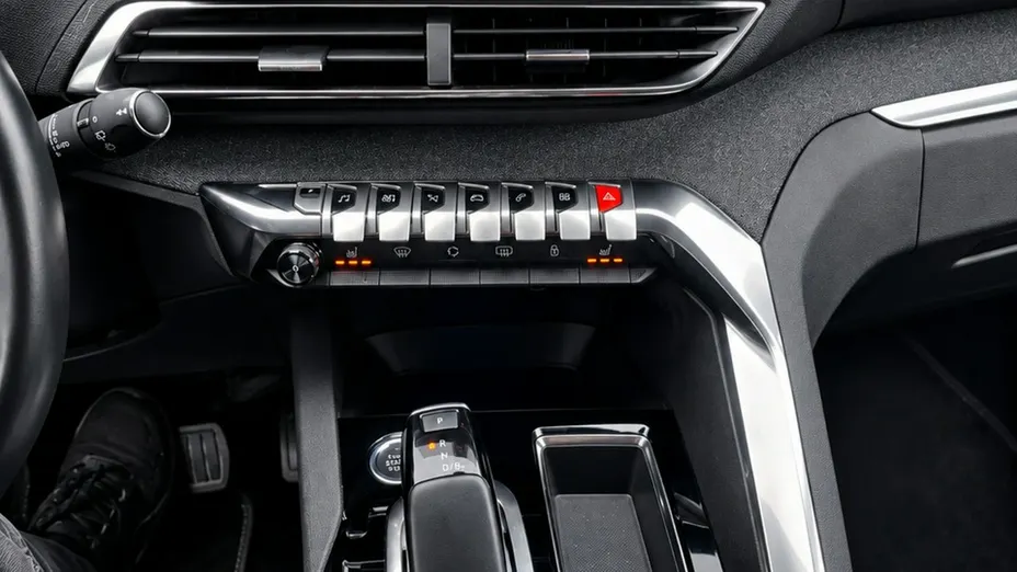 PEUGEOT 3008 -