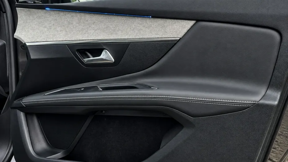 PEUGEOT 3008 -