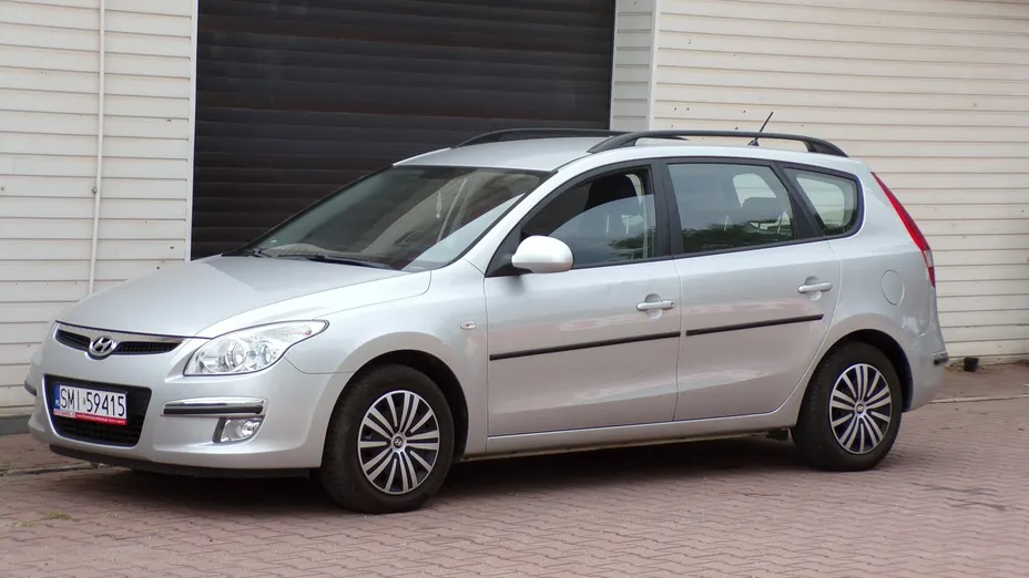 HYUNDAI i30 -