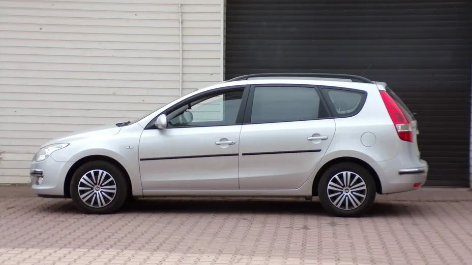 HYUNDAI i30 -