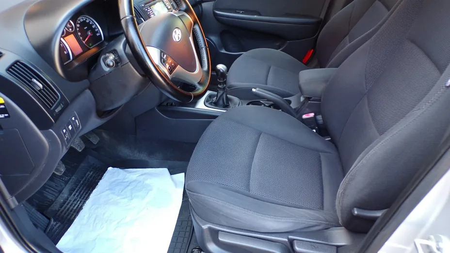 HYUNDAI i30 -