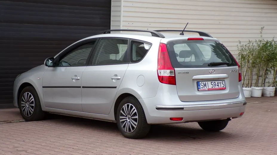 HYUNDAI i30 -