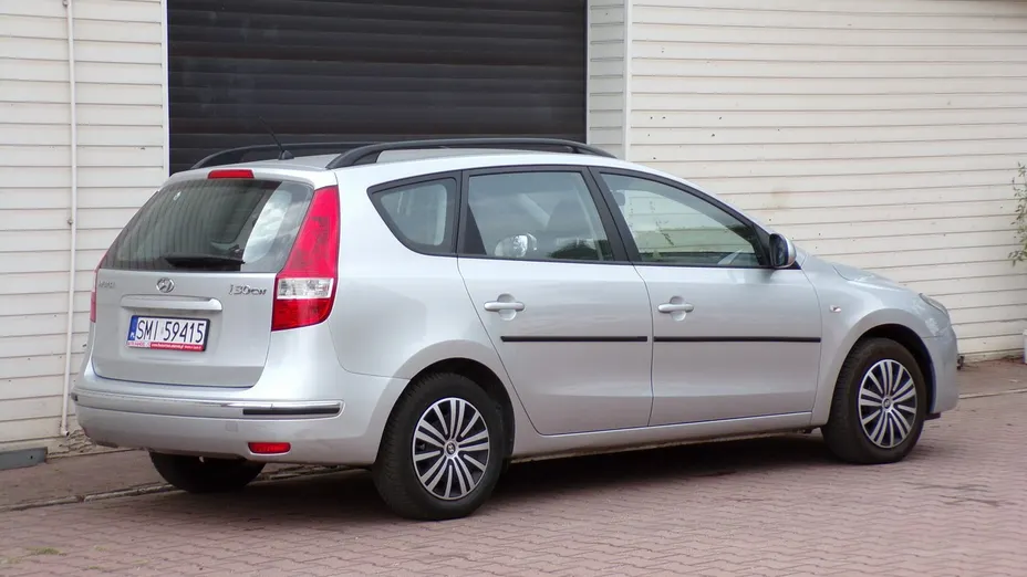 HYUNDAI i30 -