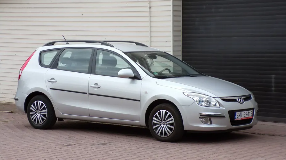 HYUNDAI i30 -