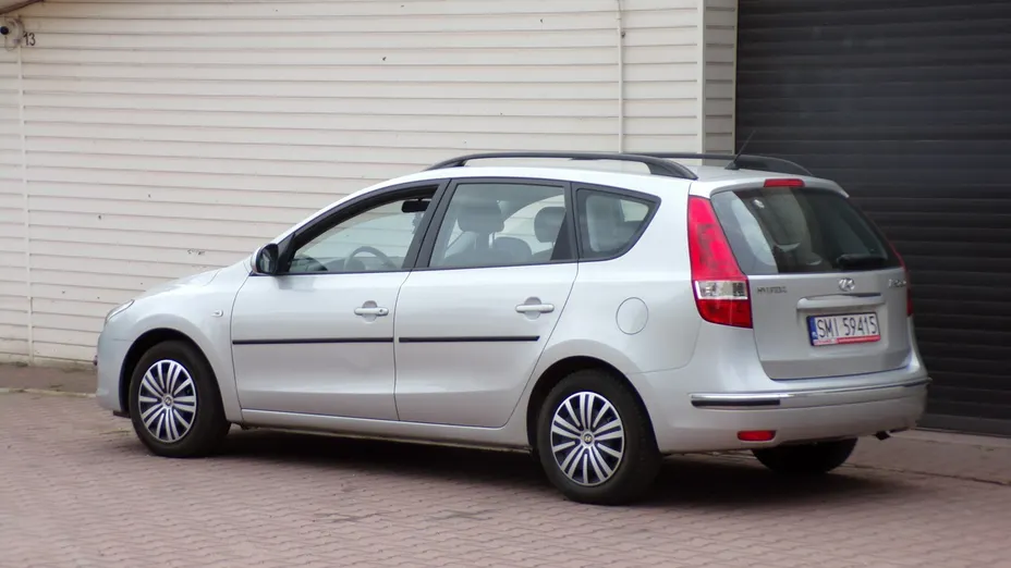 HYUNDAI i30 -