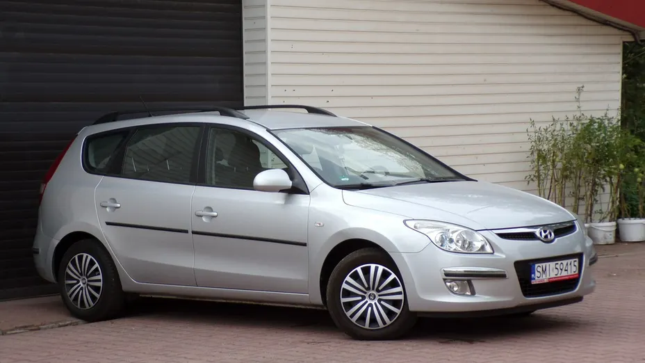 HYUNDAI i30 -