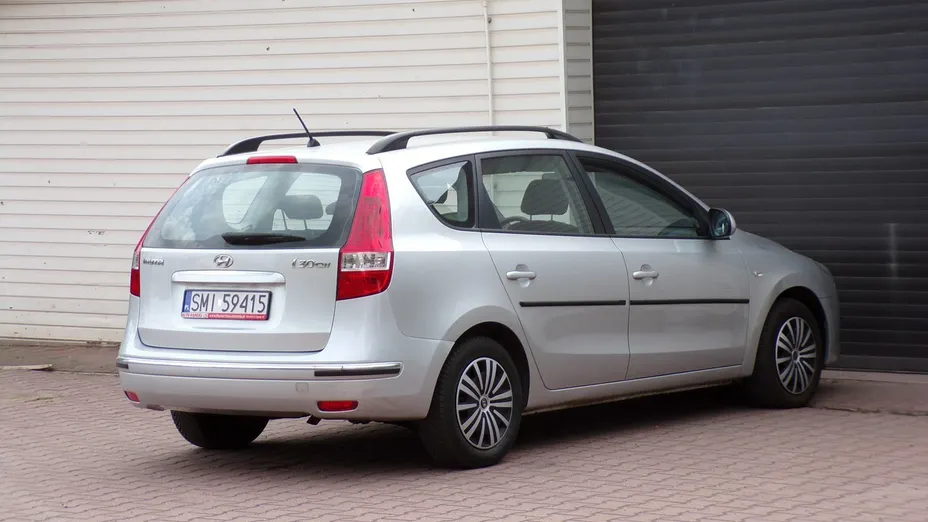 HYUNDAI i30 -