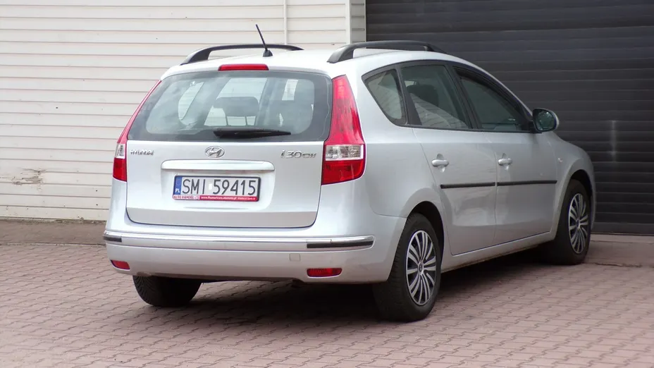 HYUNDAI i30 -