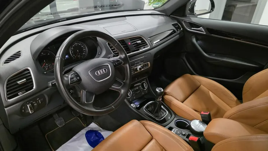AUDI Q3 -