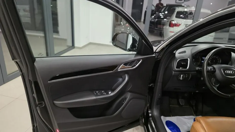 AUDI Q3 -
