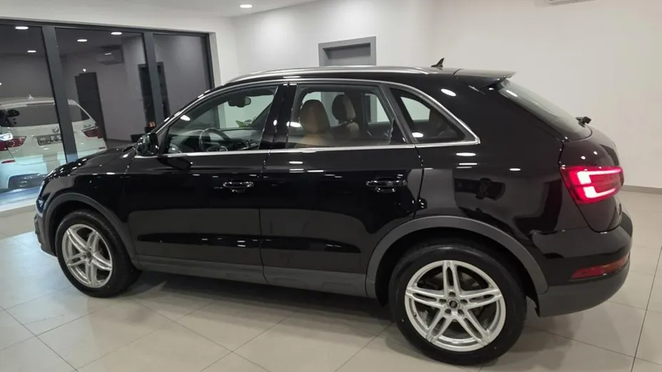 AUDI Q3 -