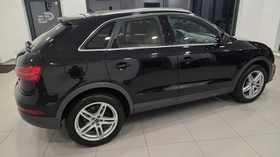 AUDI Q3 -